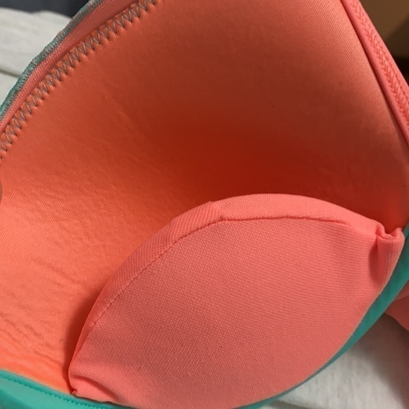 BODY glove Bikini top size Medium - Picture 8 of 8